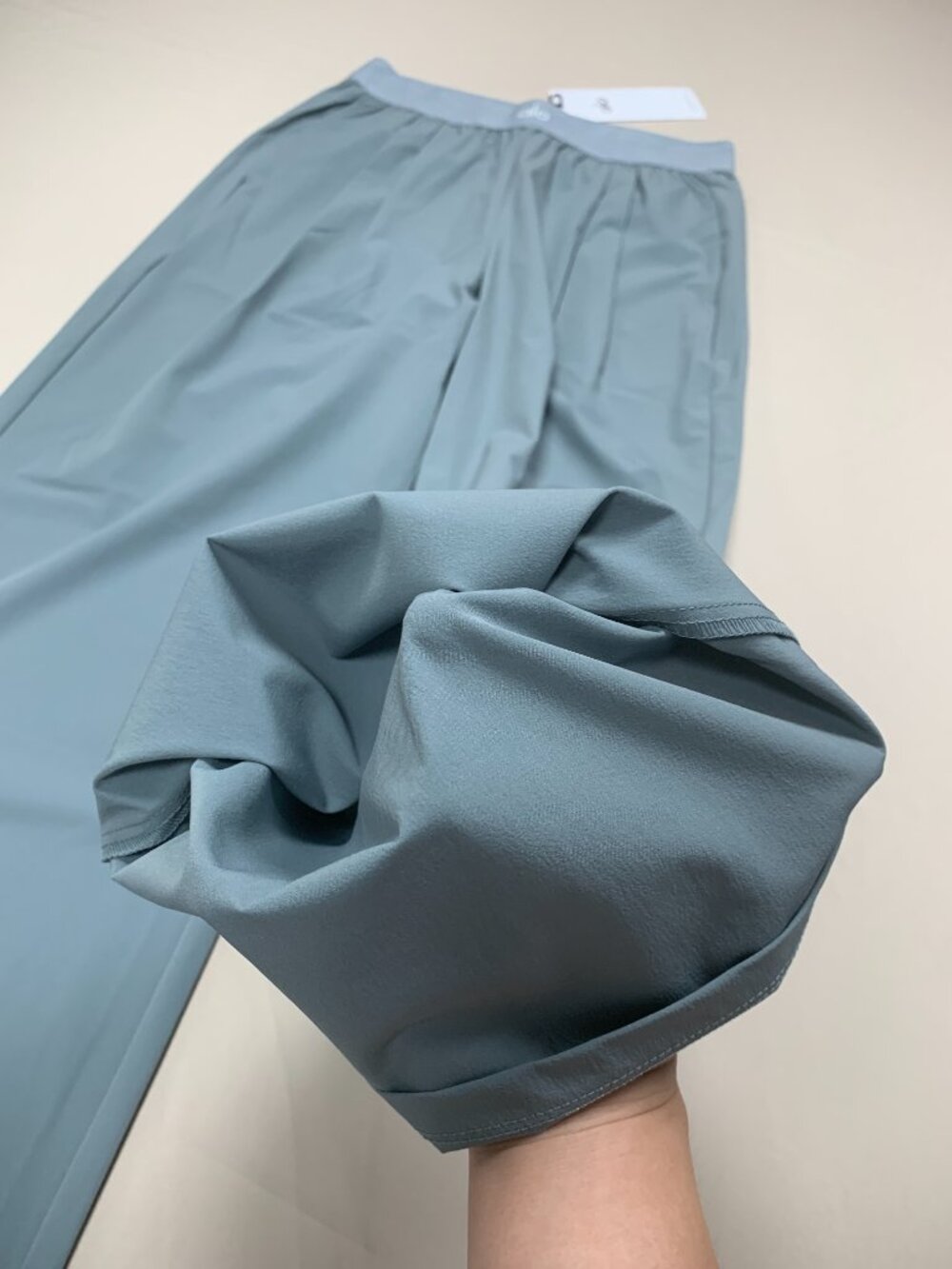 Brand new with tags Alo Yoga Suit Up Trouser Steel Grey regular straight-leg fit - Picture 7 of 9